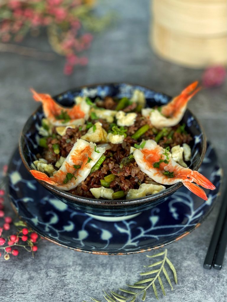 ARROZ ROJO THAI CON GAMBAS