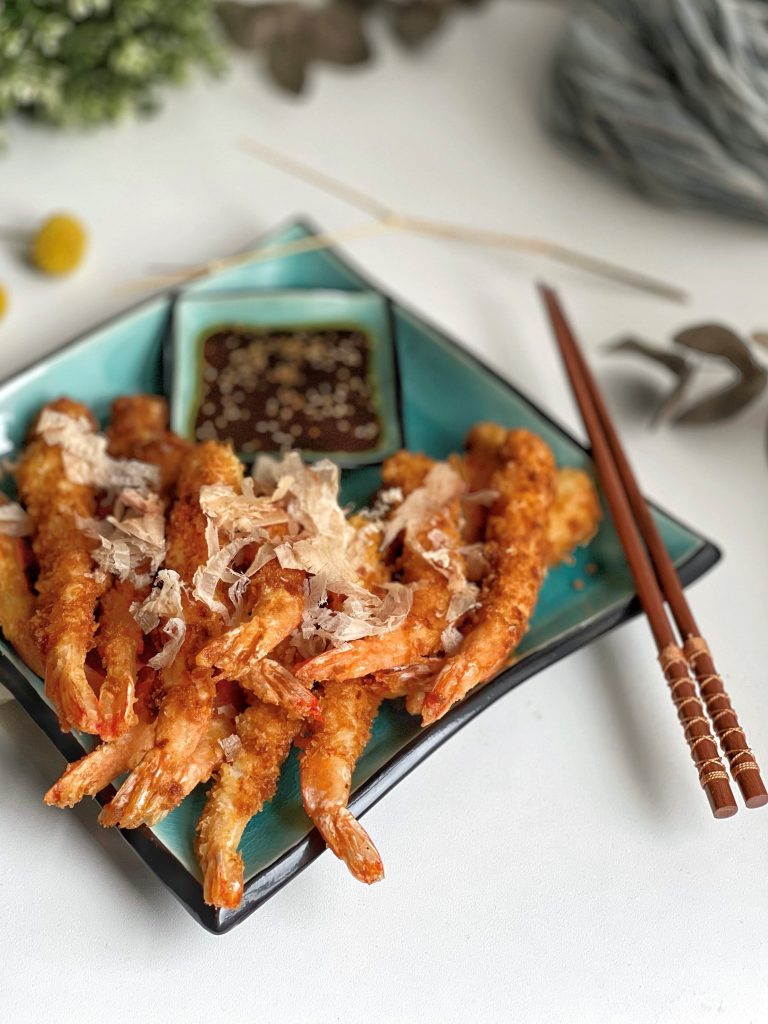 LANGOSTINOS REBOZADOS EN PANKO CON KATSUOBUSHI