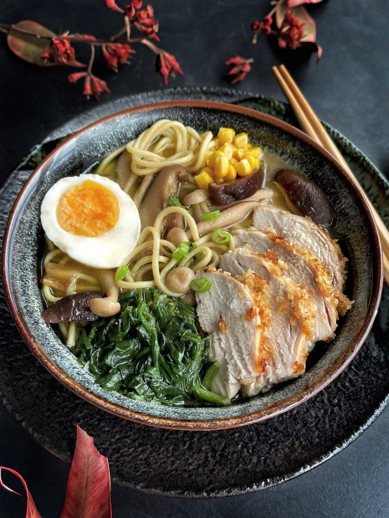 RAMEN DE MISO Y CRUJIENTE DE POLLO