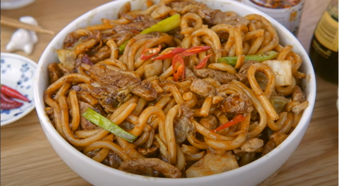 Fideos udon picantes