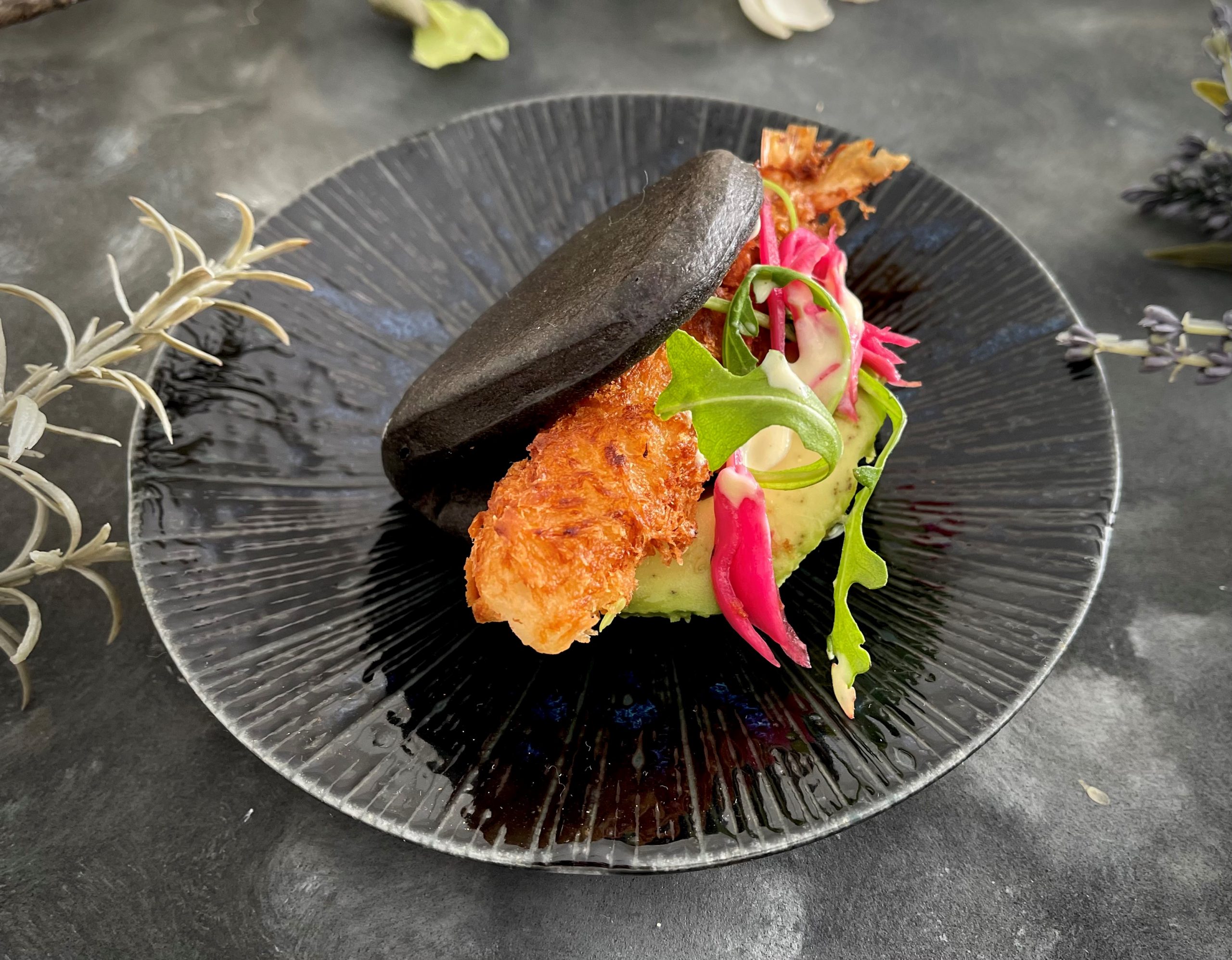 Receta de BAOS NEGROS CON LANGOSTINOS CRUJIENTES - Recetas OrientalMarket