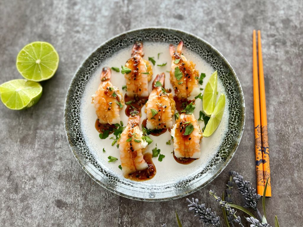 MINI TORTITAS CRUJIENTES DE ARROZ CON GAMBAS