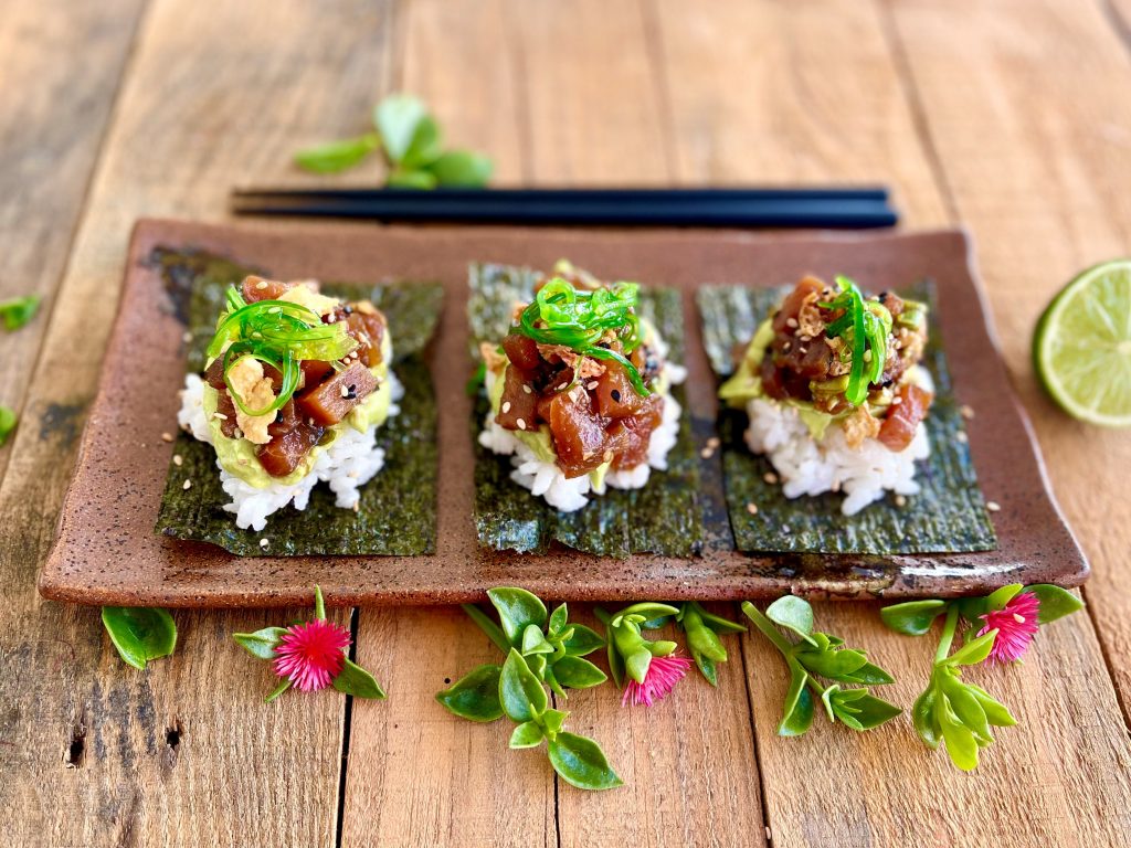 TACOS DE ALGA NORI CON TARTAR DE ATÚN ROJO Y MAYONESA DE AGUACATE