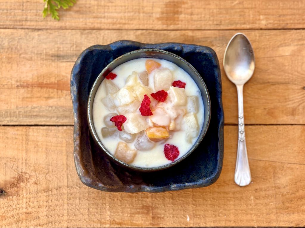 ENSALADA DULCE CON NATA DE COCO Y FRUTAS