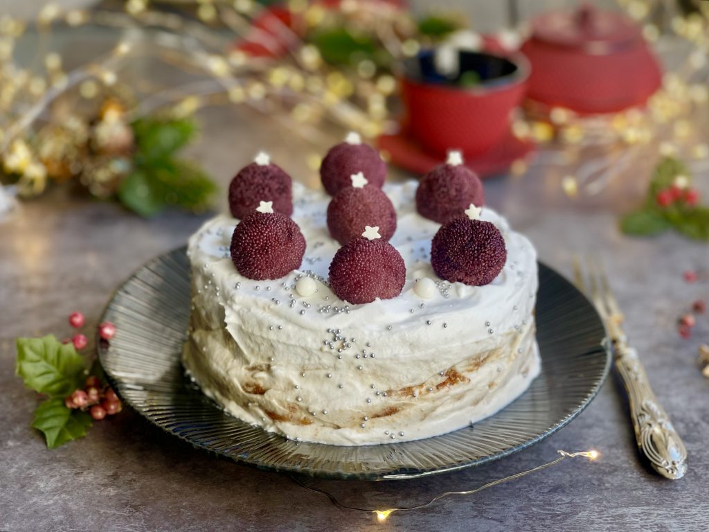 PASTEL DE NAVIDAD CON NARANJA, COCO Y ARBUTUS