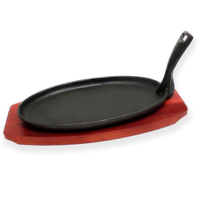 Plancha de hierro. Ovalada. Medida: 24x14cm