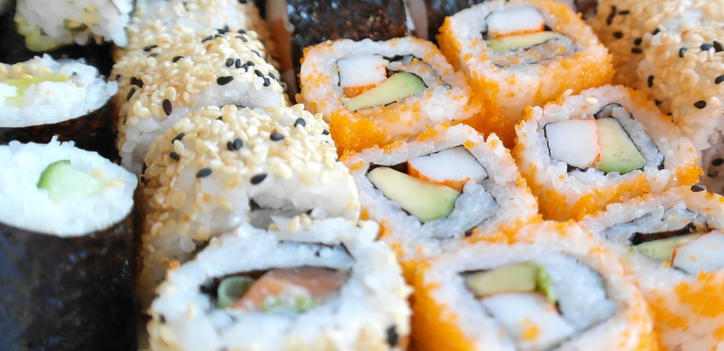 Variedades de sushi: Maki, Hosomaki, Uramaki, Futomaki, Temaki, Nigiri, Gunkan, &#8230;